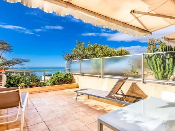 Grand F1 rénové - terrasse vue mer - Parking-Garavan, Menton