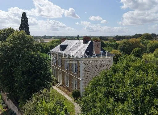 Maison 10 pièces 255 m²