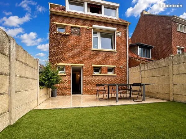 Maison meublée rénovée 92 m² - 2 chambres - garage, terrasse et jardin - Saint-Omer centre