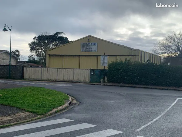 Local d’activité et entrepôt Vente Margaux-Cantenac 300m² 250000€