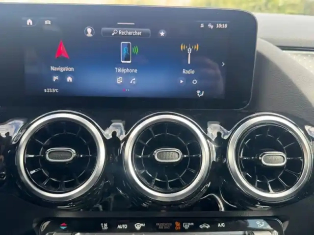 Mercedes Gla 180 d business line — photo 20