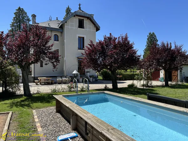 Propriété 6 pièces 150m2 avec terrain arboré et garage