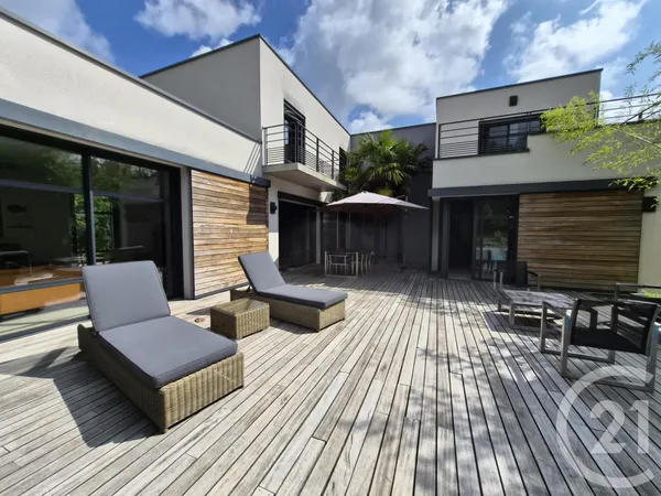 Maison 8 pièces 292 m²
