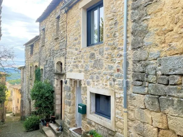 Maison de village traversante