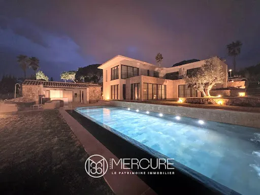 Villa 7 pièces 385 m²