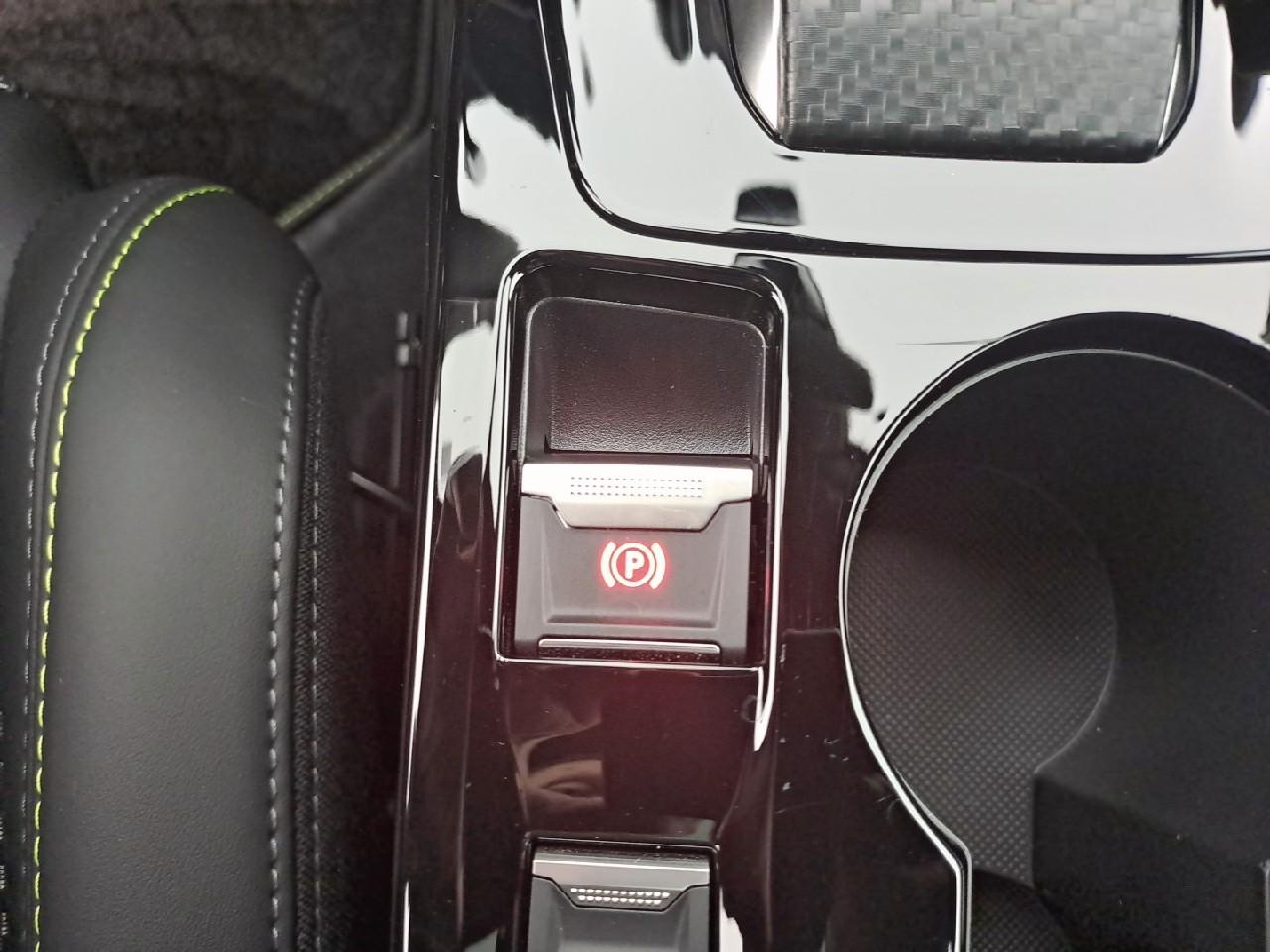 Peugeot 2008 puretech 130 s&s eat8 gt — photo 21