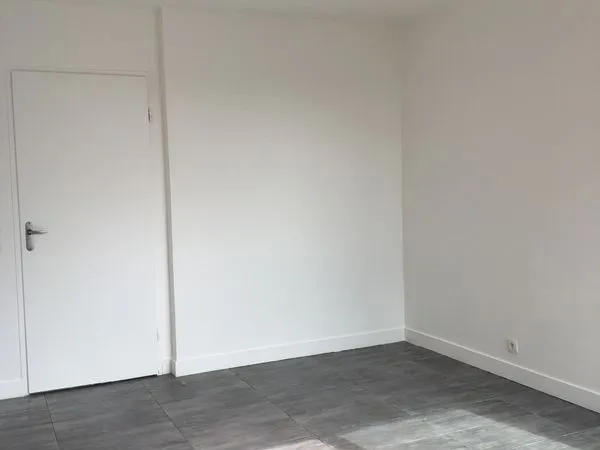Beau T1 meublé, remis à Neuf, plein Centre-Ville d'Evry