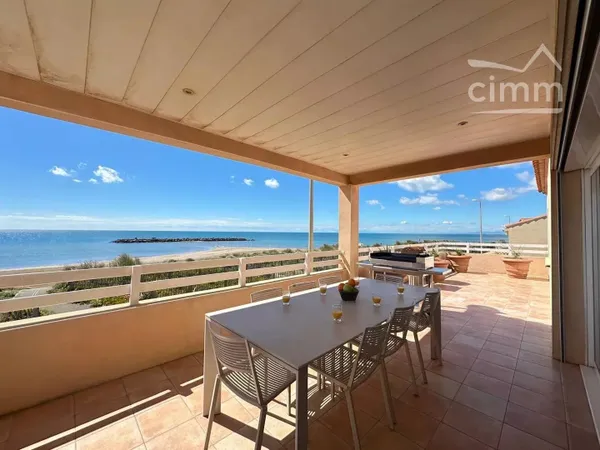 Superbe villa en bord de mer avec places de parking