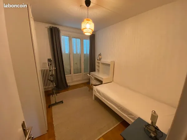 Chambre en colocation étudiante à Orsay