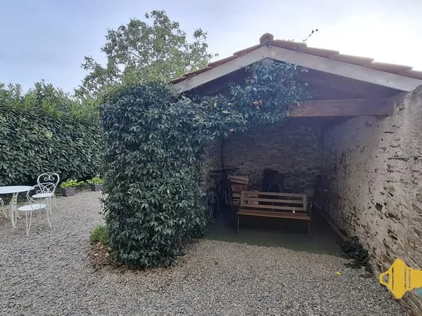 MAISON 3 CHAMBRES - PLEIN CENTRE VILLE - BEAU POTENTIEL