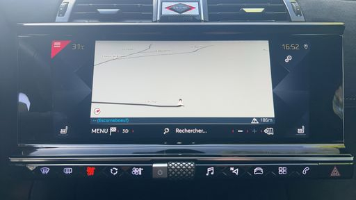 DS DS7 Crossback 1.5 BlueHDi 130 EAT8 - Performance Line – 2022 – 90761 km – Diesel – Boîte Automatique — photo 13