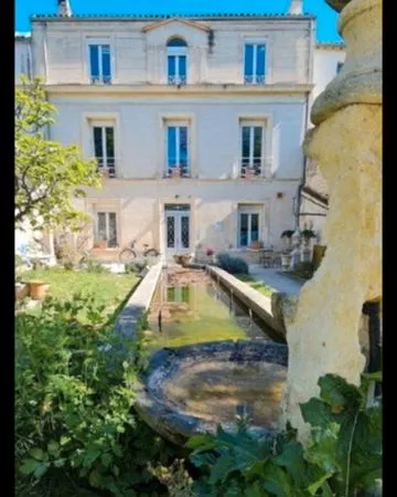 Bienvenue au château ch meublée+ sdb privée+ jardin. Arc de triomphe Montpellier