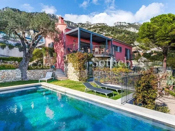 Villa 6 pièces 225 m²