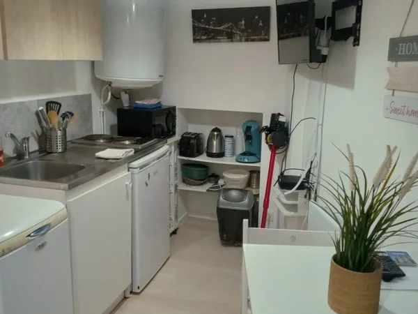 Appartement 2 pièces de 28 m² - au 14 rue Neuve, à moins de 100 m de la gare - équipé, meublé et déc