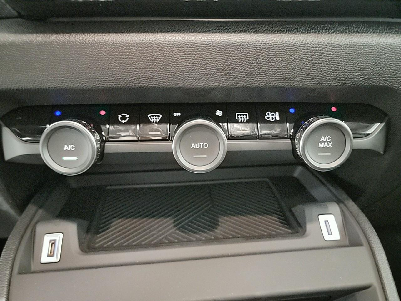 Citroën C4 hybride 145 e-dcs6 collection — photo 16