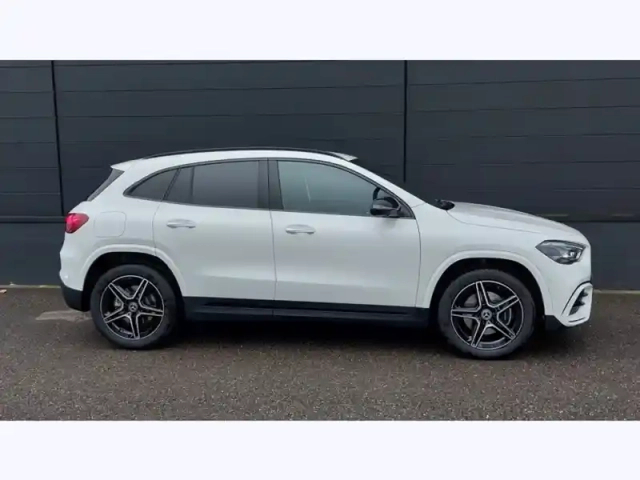 Mercedes Gla 250 e hybrid eq — photo 8