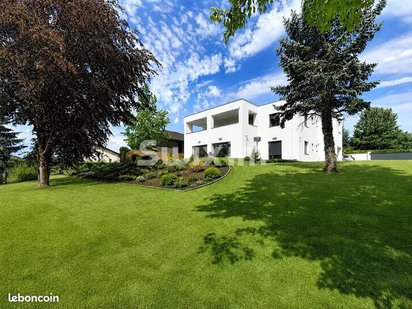 Maison 8 pièces 323 m²