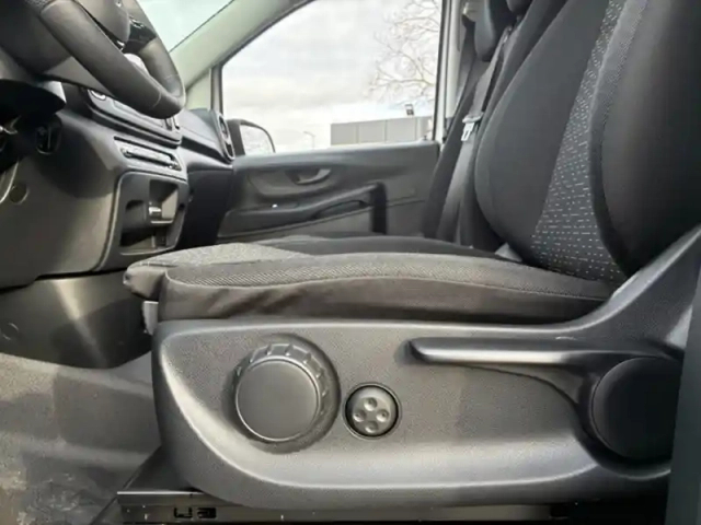 Mercedes Vito 114 cdi fourgon long 136ch bva — photo 4