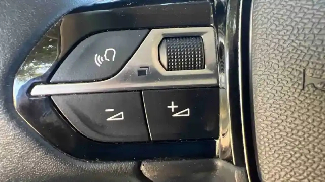 Peugeot 208 puretech 75 s&amp;s bvm5 — photo 18