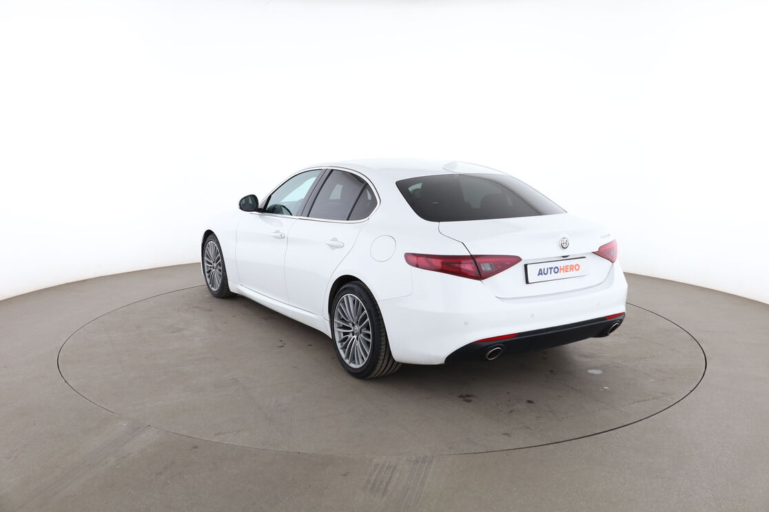 Alfa Romeo Giulia 2.2 Lusso AT8 — photo 3