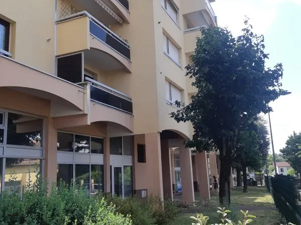 Appartement T2 avec balcon confortable dans petite résidence secteur Hôtel de Ville à Bron