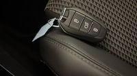 Peugeot 2008 1.2 PureTech 130ch S&S GT EAT8 — photo 16