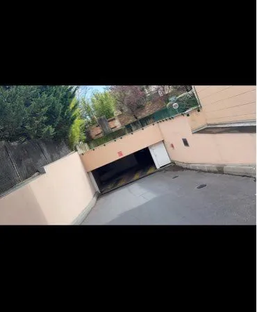 Location Parking Reuil Malmaison