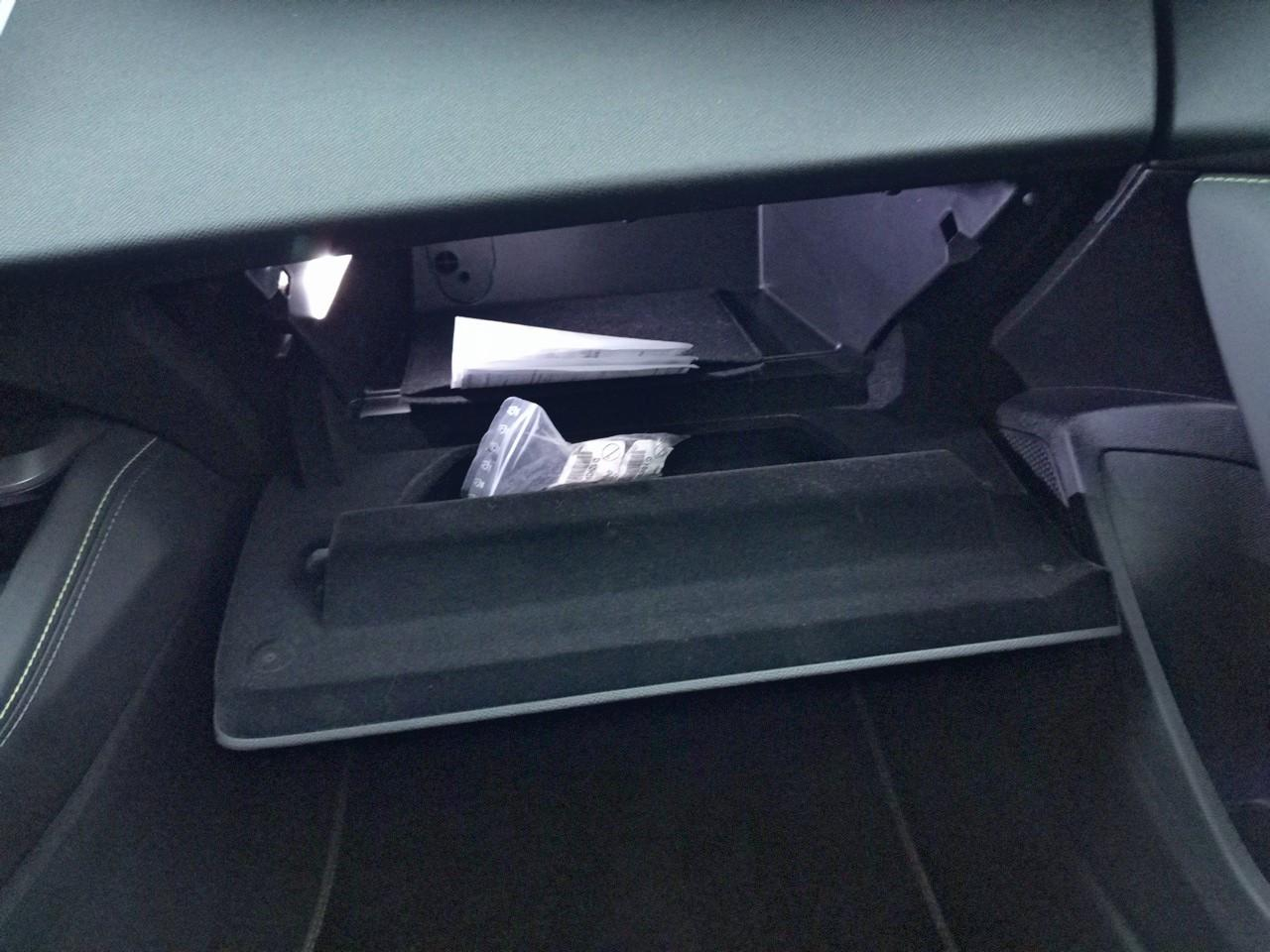 Peugeot 308 sw hybrid 136 e-dcs6 gt — photo 19