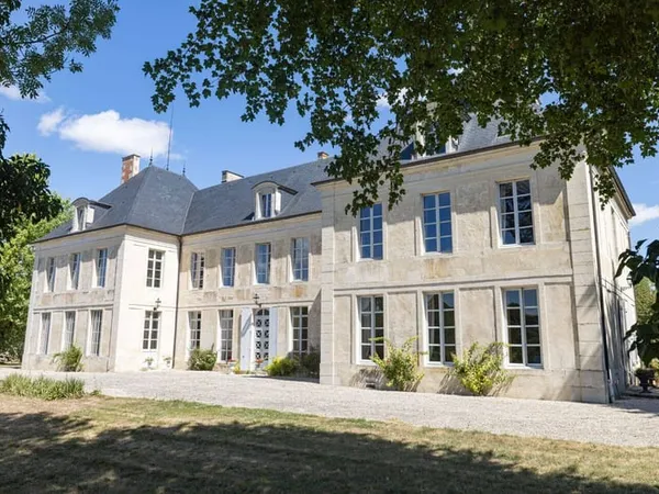 Château 16 pièces 910 m²