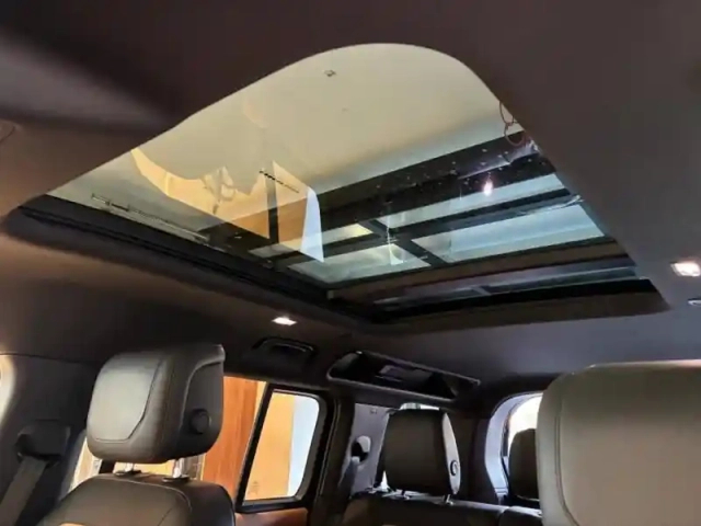 Land Rover Defender 110 2.0 p400e x-dynamic hse — photo 15