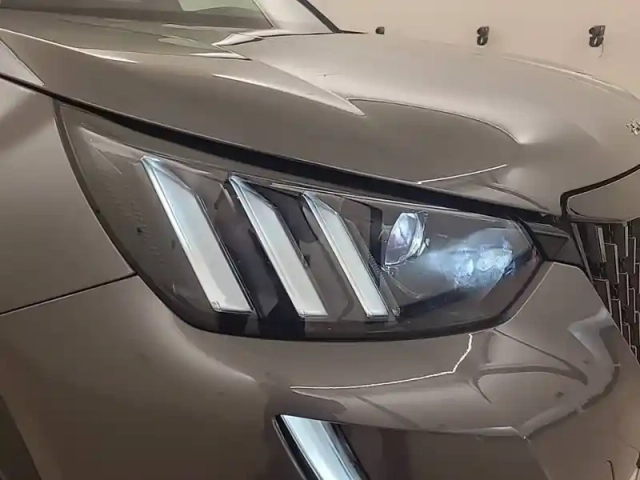 Peugeot 2008 puretech 130 s&amp;s bvm6 — photo 12