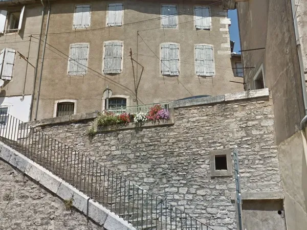 Propriete 2 maisons une 11pieces 230m2 hab+jardin+garages