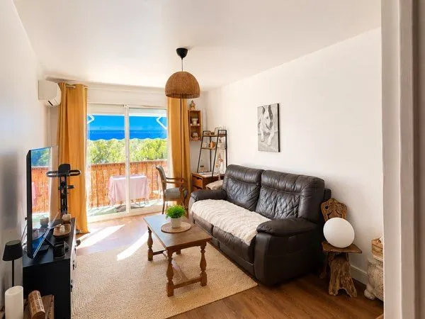 Appartement climatisé, deux chambres, balcon, agréable