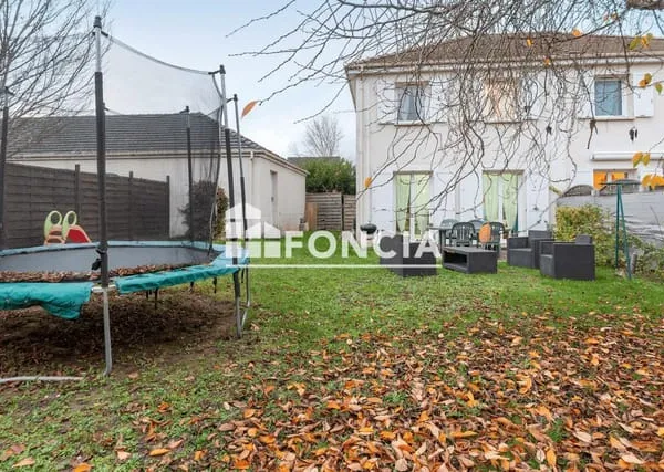 Maison de 4 pièces avec grand jardin de 243m2 plein sud proche gare de Lieusaint