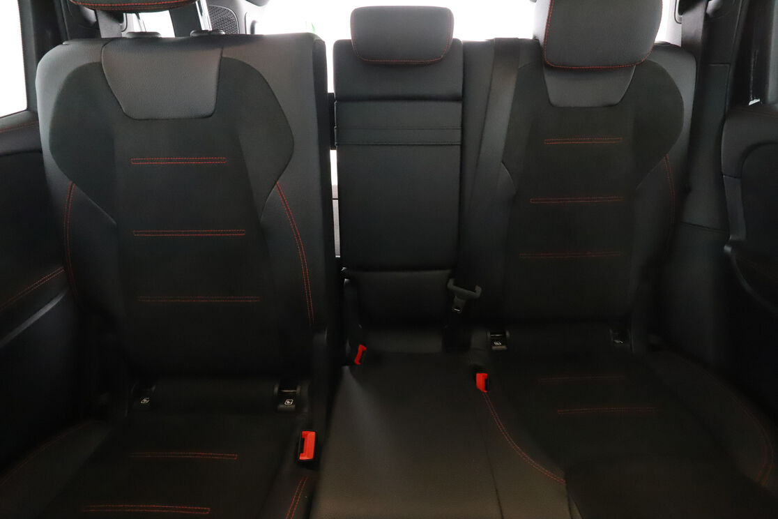 Mercedes-Benz Classe GLB 200 d AMG Line — photo 14