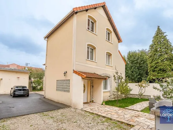 Maison 10 pièces 200 m²