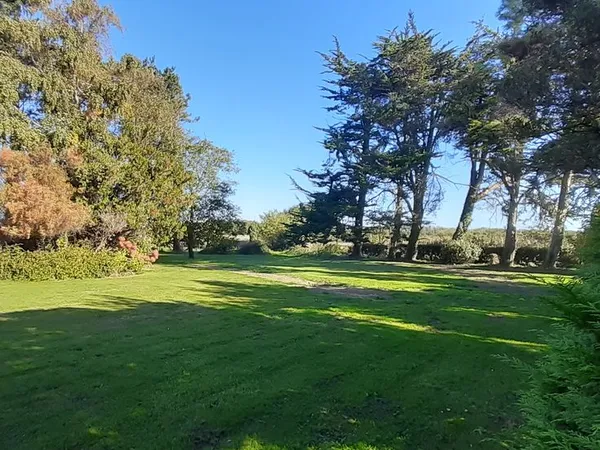 Terrain constructible non viabilisé de 1111 m²