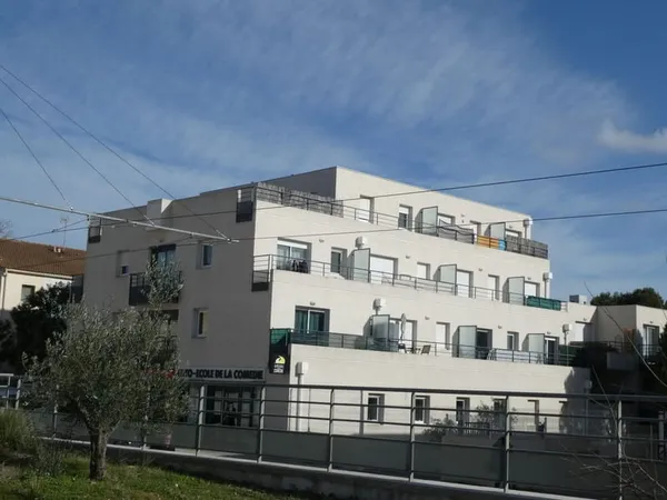Quartier FACULTES Grand studio Terrasse Parking s/sol plusieurs possibilités