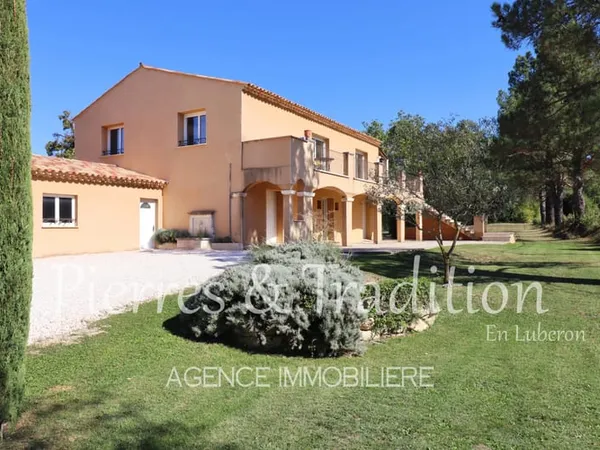 Propriété de charme avec 6 chambres sur plus de 8 500 m² de terrain