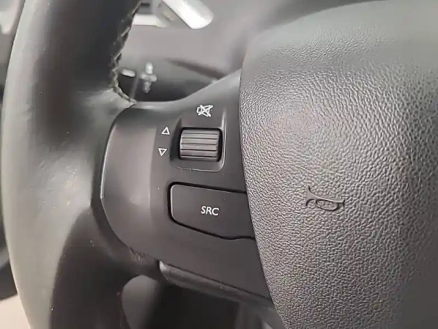 Peugeot 208 1.2 puretech 110ch s&amp;s eat6 — photo 24
