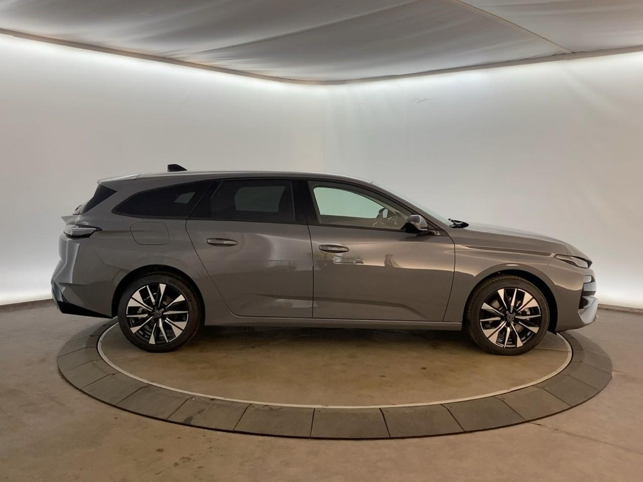 Peugeot 308 sw hybrid 145 e-dcs6 allure — photo 4