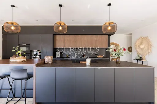 Maison 6 pièces 372 m²