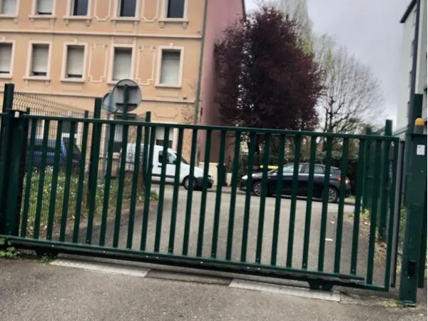 Garage fermé derrière Kinépolis - accès rue d'Illzach