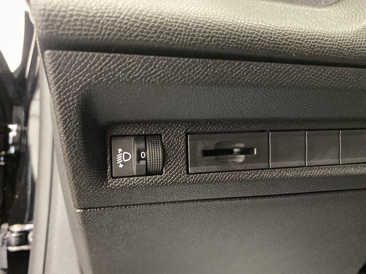 Peugeot 308 hybrid 136 e-dcs6 allure — photo 19