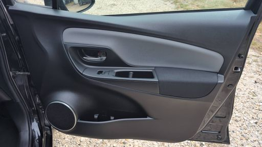 Toyota Yaris 1.5 VVT-i 100h E-CVT - Dynamic Business – 2017 – 106499 km – Hybride essence – Boîte Automatique — photo 25