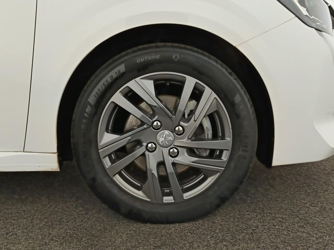 Peugeot 208 puretech 100 s&s bvm6 style — photo 11