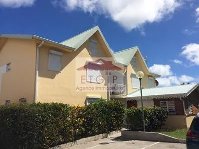 SAINTE-ANNE à louer APPARTEMENT T4 vide plain pied