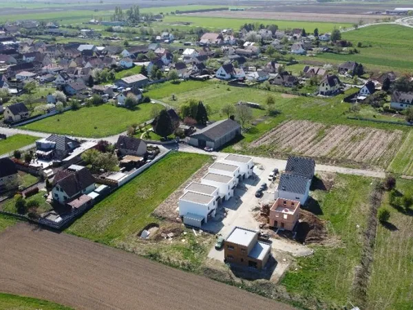 Terrain 303 m²