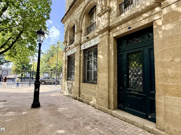 Local rdc - 81 m2 - crs de verdun face jardin public