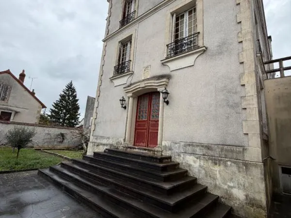 Ensemble immobilier proche du centre ville et de l'isat
